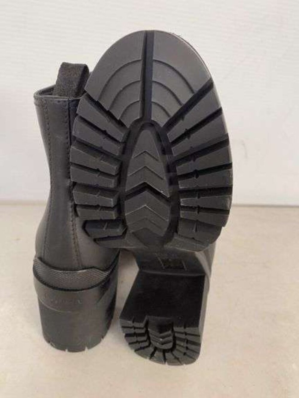 Prada Black Leather Heeled Ankle Boots -  EU 37 / US 7 - Picture 5 of 6